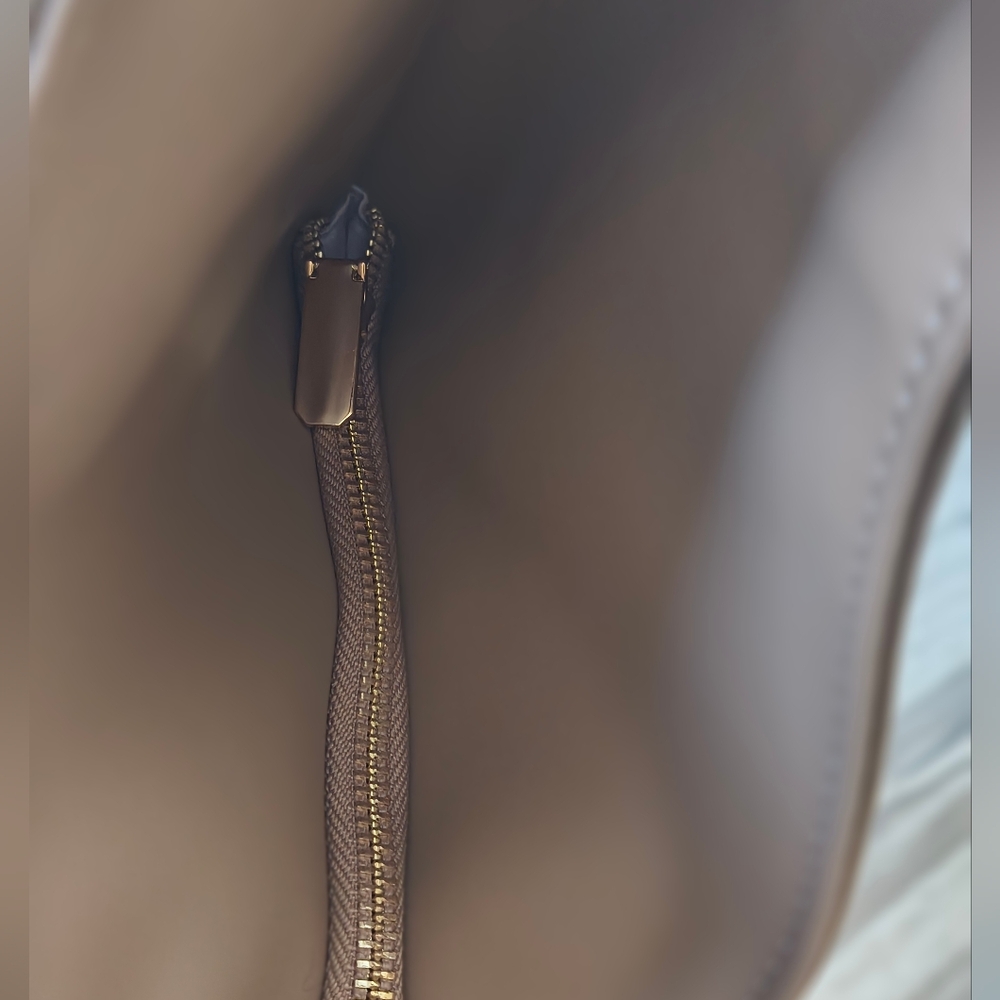 Shoulder Bag - Picture 5 of 10